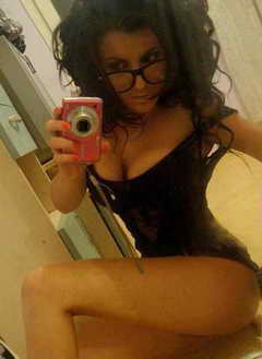 romantic female looking for men in Cleves, Ohio