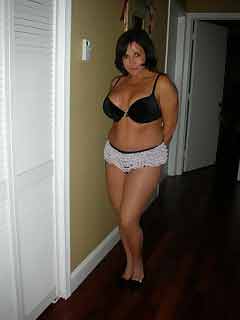 a single woman looking for men in Lemont, Illinois
